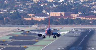 A Southwest Airlines plane approaches to land at San Diego International Airport in San Diego, California, U.S., Jan. 6, 2022. (Reuters Photo)