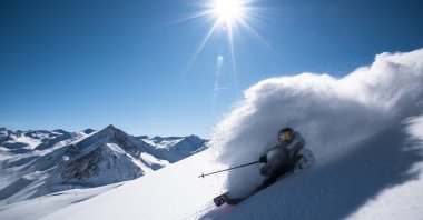 A skier goes downhill on the Kaçkar Mountains, Rize, northern Turkey, Jan. 17, 2022. (DHA Photo)