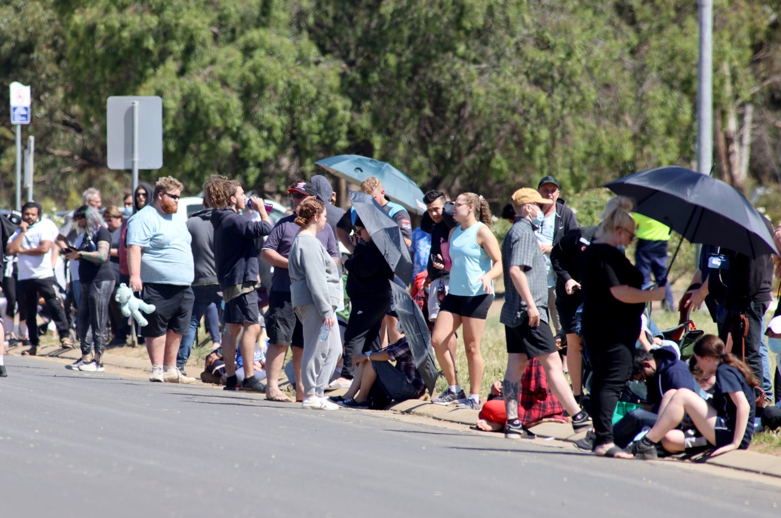People queue up at a coronavirus disease (COVID-19) testing center as the state of South Australia experiences an outbreak in Adelaide, Australia, Nov. 17, 2020. (AP Image)