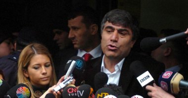 Hrant Dink speaks to reporters in Istanbul, Turkey, Dec. 16, 2005. (AA PHOTO) 