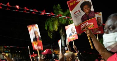 Supporters of the Barbados Labor Party (BLP) attend the final rallies of their party&#039;s candidates at Independence Square in downtown Bridgetown, Barbados, Jan. 19, 2022. (EPA Photo)
