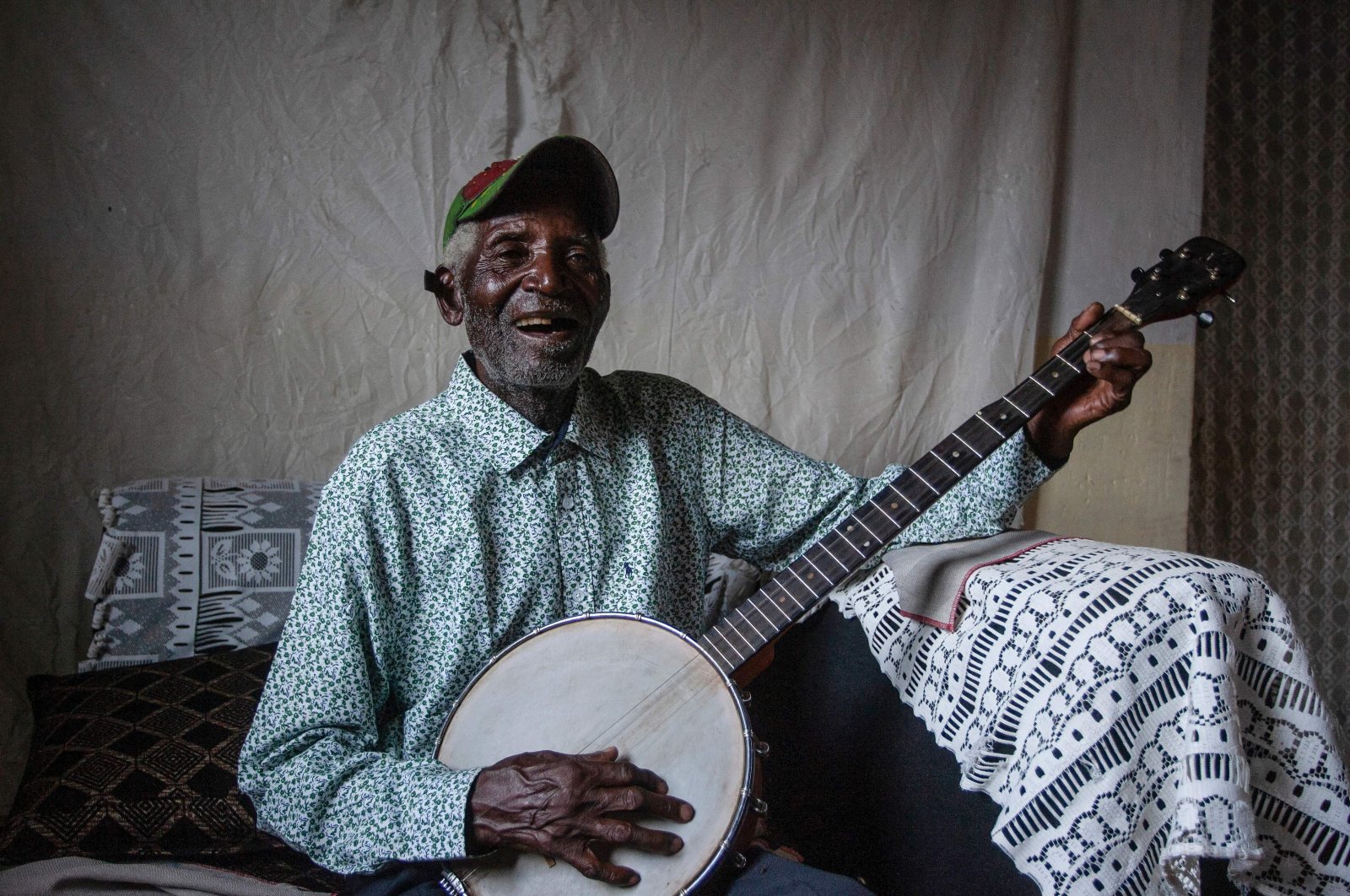 TikTok membawa ketenaran bagi musisi Malawi berusia 92 tahun