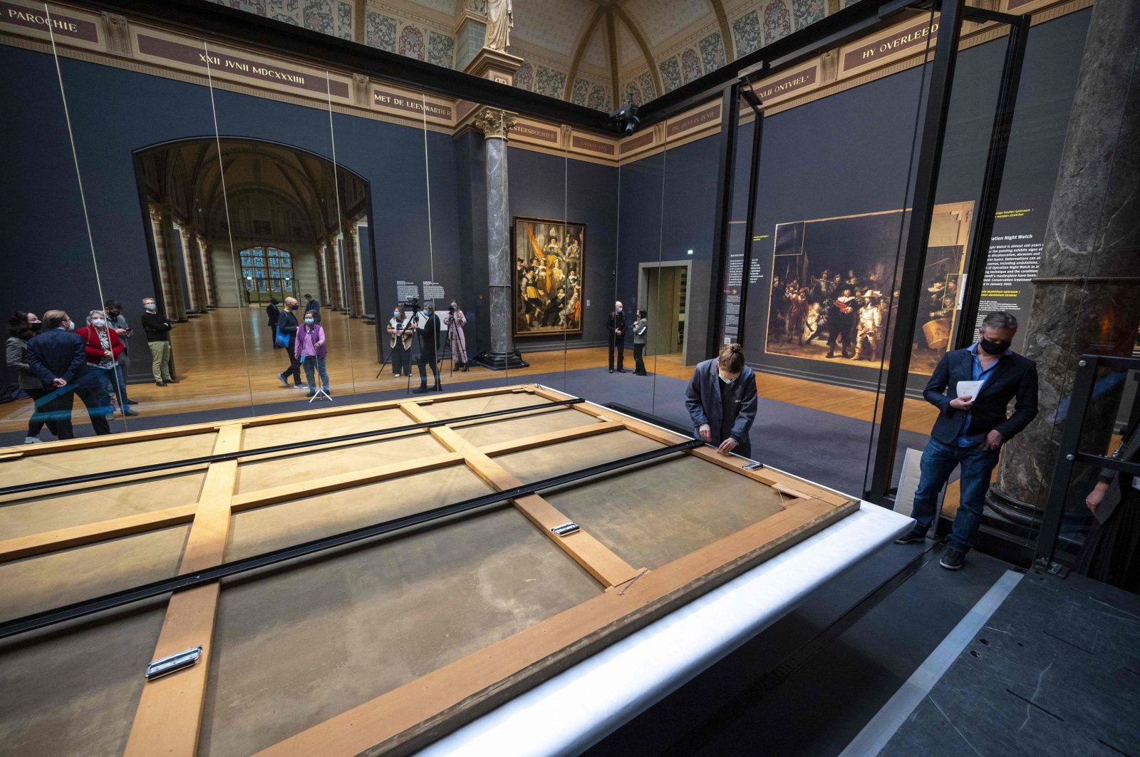 Restorers install a new aluminum canvas stretcher on Rembrandt&#039;s masterpiece &quot;The Night Watch&quot; at the start of a second phase of the painting&#039;s restoration at the Rijksmuseum in Amsterdam, Netherlands, Jan. 19, 2022. (AFP)