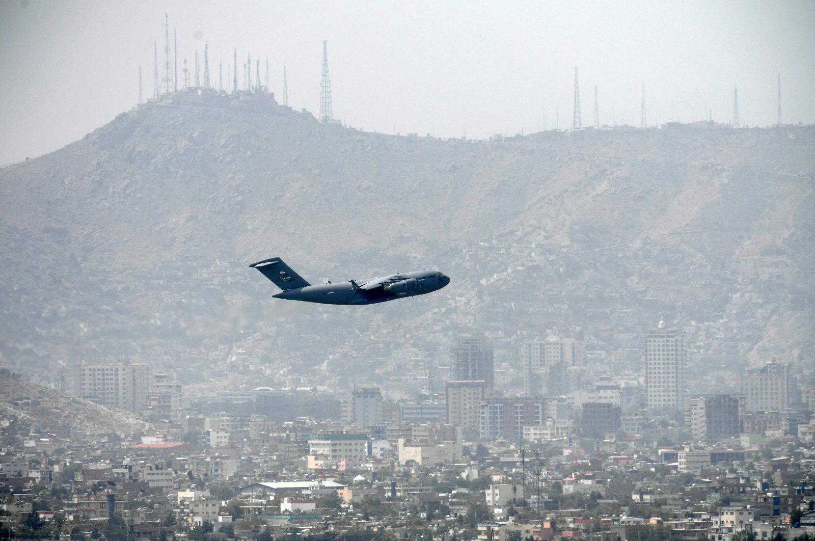 A U.S. Air Force aircraft takes off from the airport in Kabul, Afghanistan, Aug. 30, 2021. (AFP Photo)