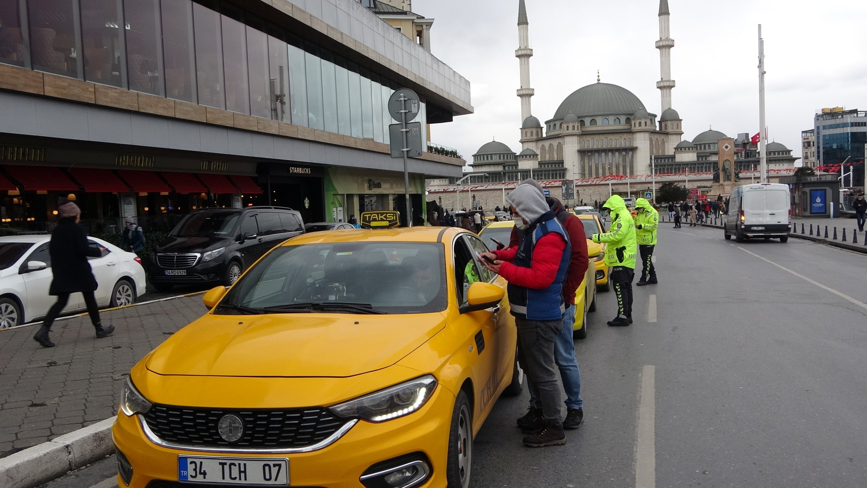 Istanbul Taxi Driver Who Scammed Beat French Woman Nabbed Daily Sabah