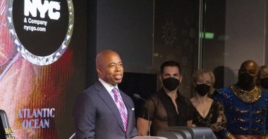 New York City Mayor Eric Adams (L) speaks during the launch of NYC & Company’s NYC Winter Outing Program in New York, U.S., Jan. 18, 2022. (EPA Photo)