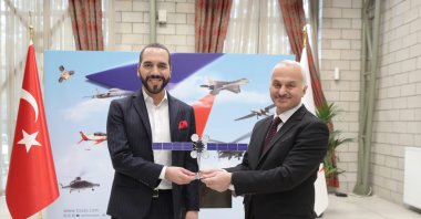 President of El Salvador Nayib Bukele (L) and TAI Head Temel Kotil in the TAI facilities, Ankara, Turkey, Jan. 22, 2022. (IHA Photo)