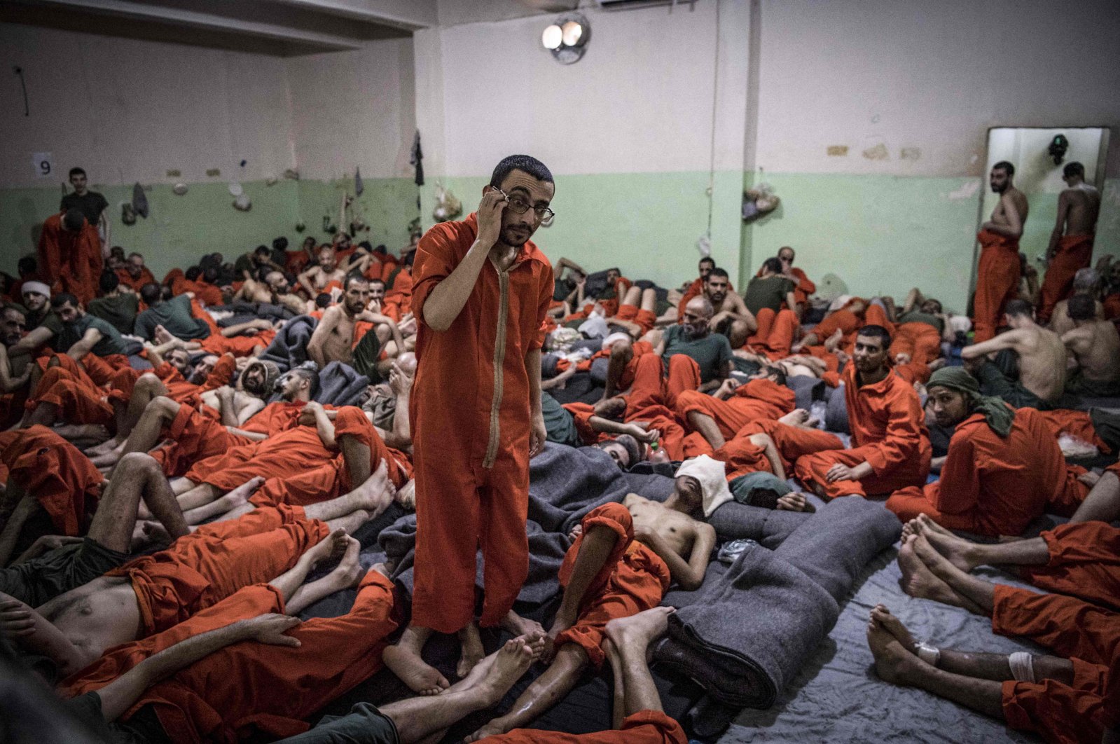 Men suspected of being affiliated with Daesh gather in a cell of the Sinaa prison in the Ghwayran neighborhood of the northeastern city of Hassakeh, Syria, Oct. 26, 2019. (AFP Photo)