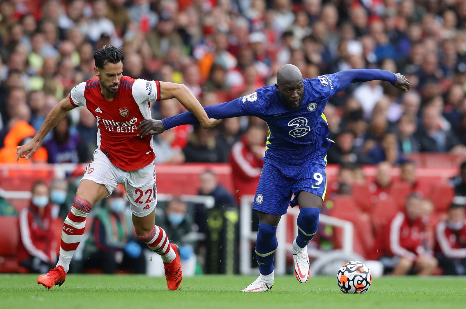 Arsenal&#039;s Pablo Mari in action with Chelsea&#039;s Romelu Lukaku during a Premier League match at Emirates Stadium, London, England, Aug. 22, 2021. (Reuters Photo)