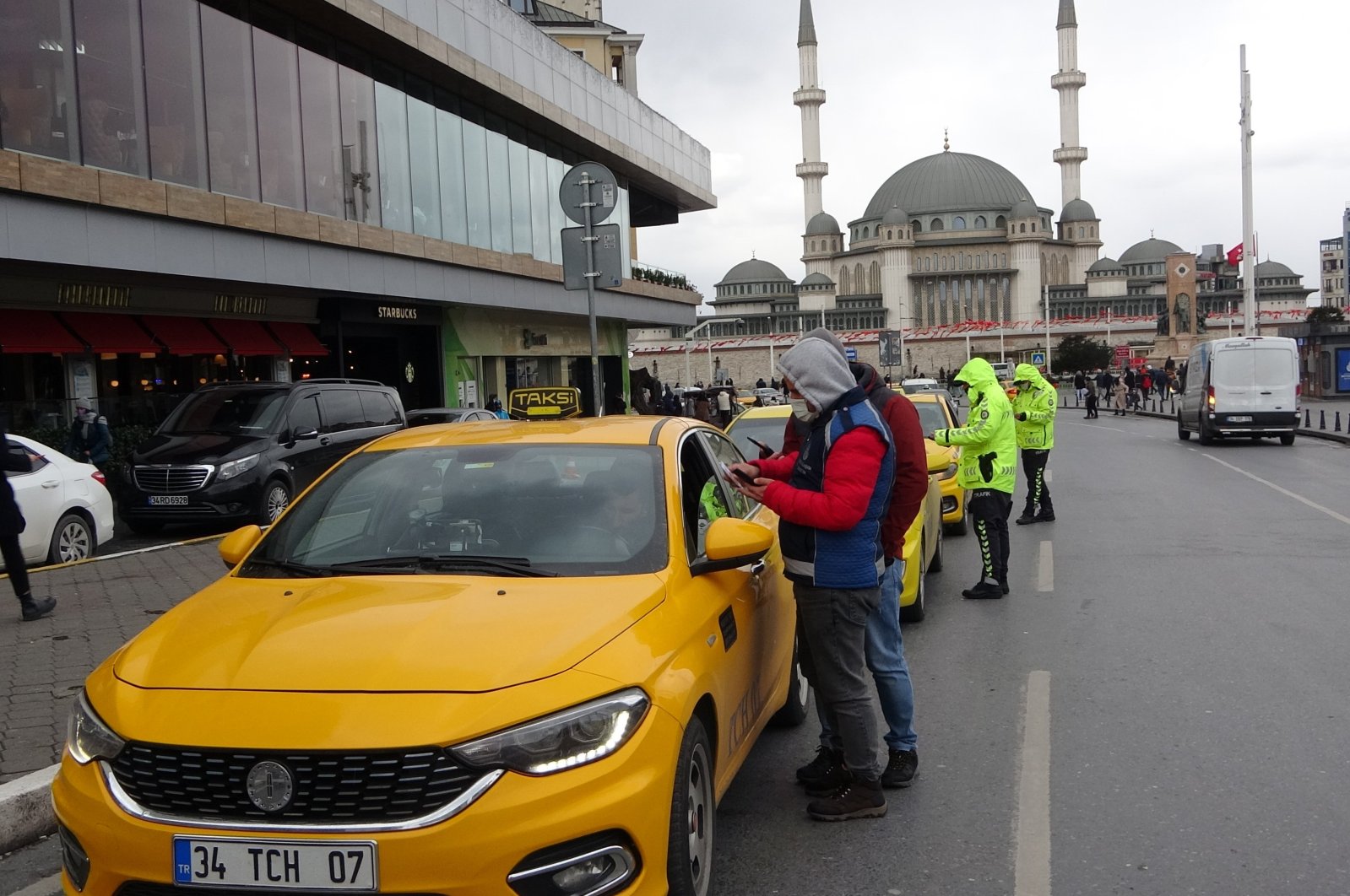 Sopir taksi Istanbul yang menipu, memukuli wanita Prancis ditangkap