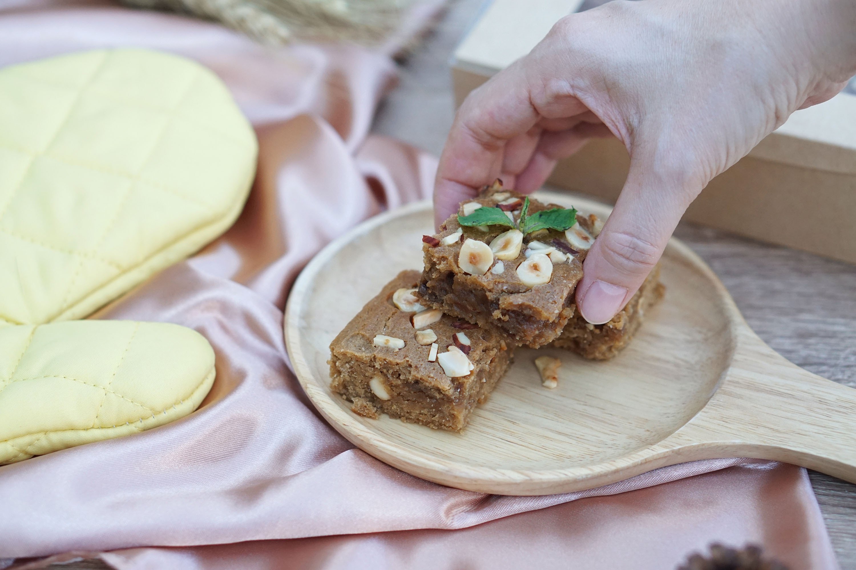 Untuk topping almond blondies, Anda bisa menggunakan almond cincang atau kacang lainnya atau bahkan melewatkannya.  (Shutterstock)