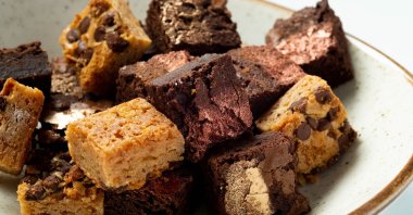 A bowl of brownies and blondies. (Shutterstock)