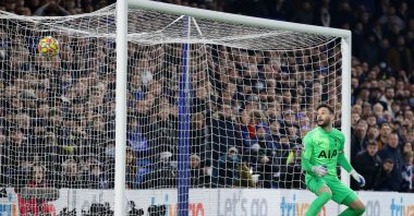 Chelsea's Hakim Ziyech scores its first goal past Tottenham Hotspur's Hugo Lloris, in the Premier League match between Chelsea and Tottenham Hotspur at Stamford Bridge, in London, U.K., Jan. 23, 2022. (Reuters Photo)