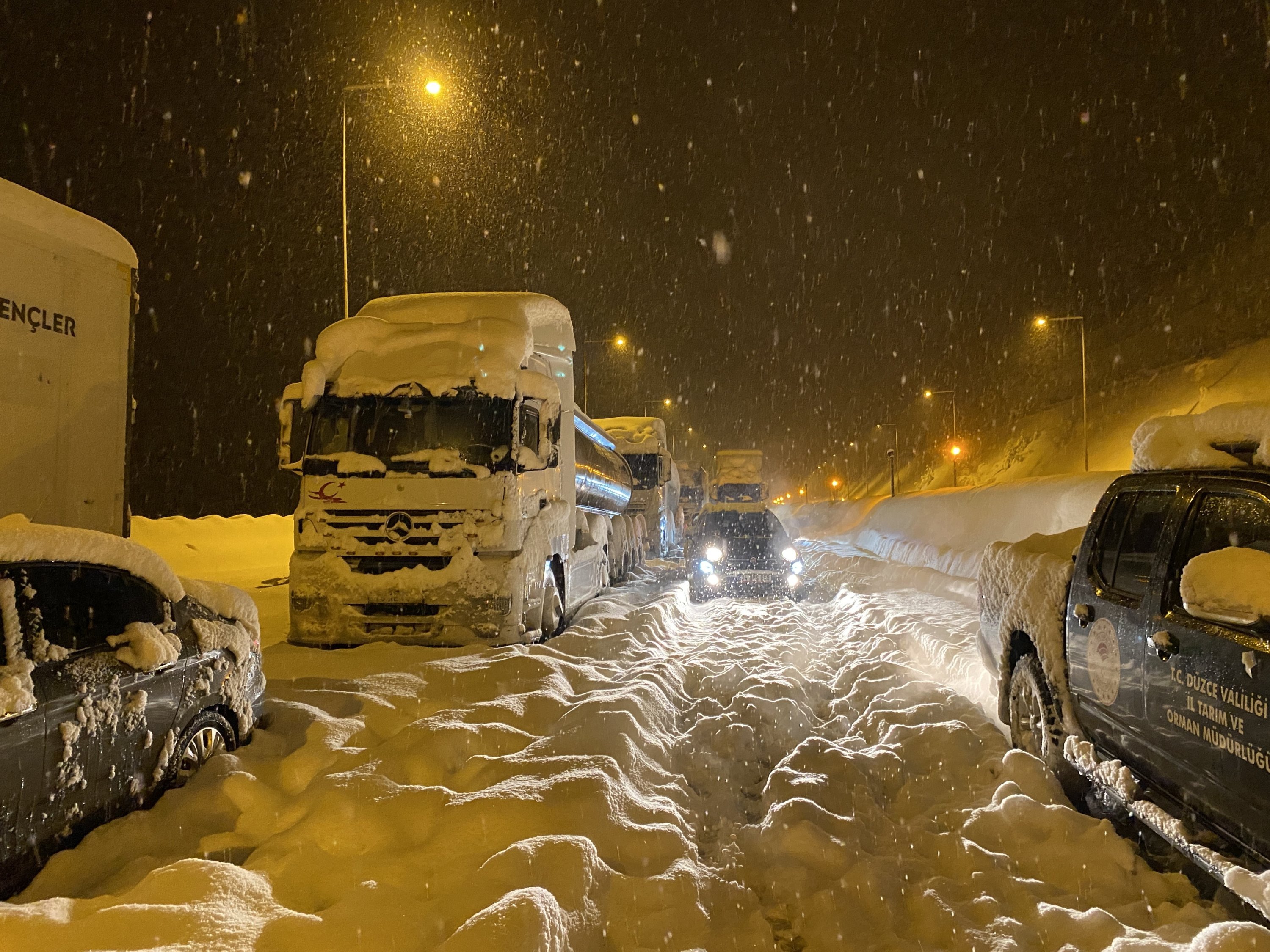 Snowfall, blizzards bear down on Turkey, shut down roads | Daily Sabah