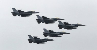 Taiwan Air Force's F-16 fighter jets fly during the annual Han Kuang military exercise at an army base in Hsinchu, northern Taiwan, July 4, 2015. (Reuters Photo)