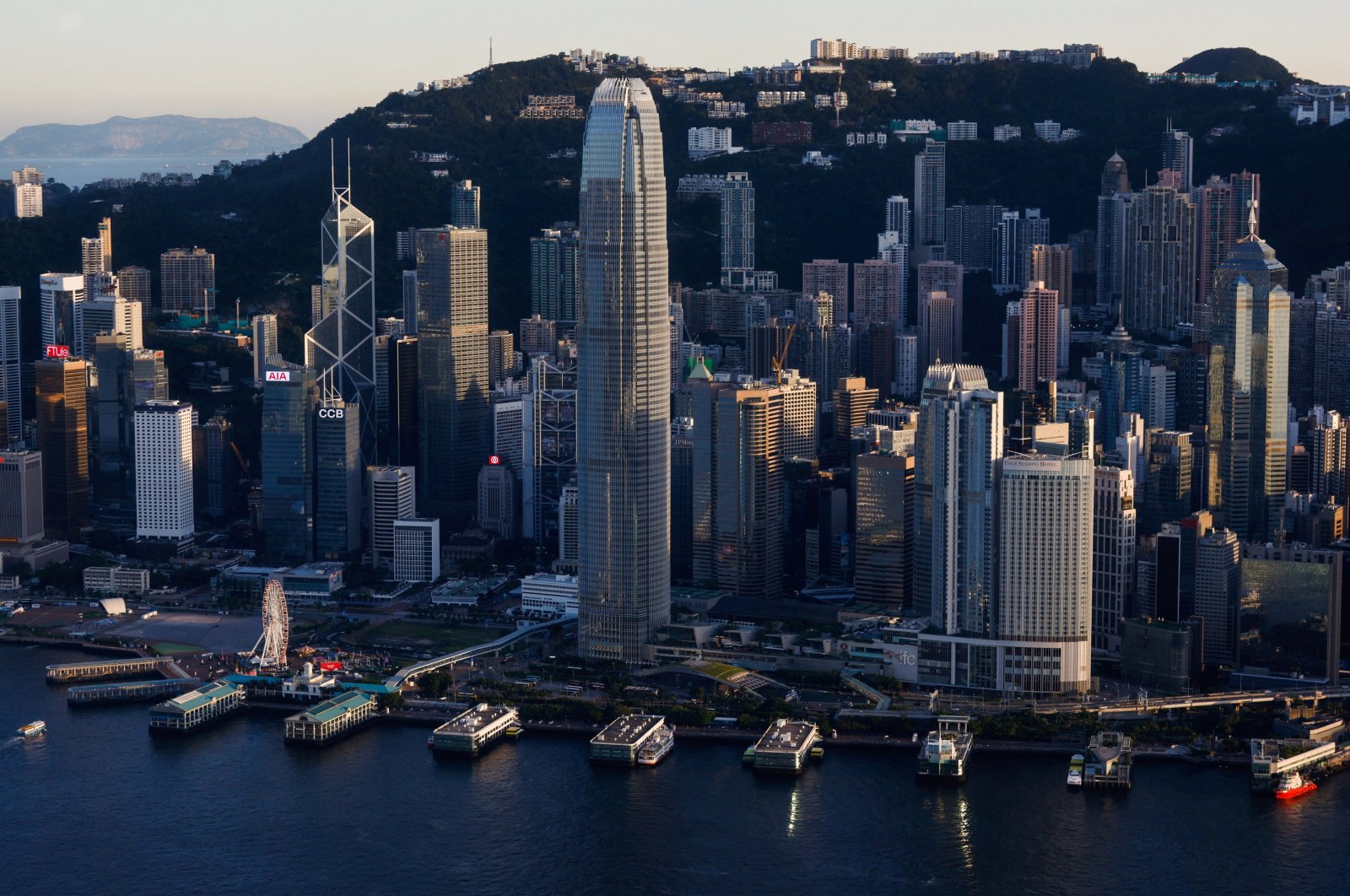 Krisis bakat mempertaruhkan sektor keuangan Hong Kong karena lebih banyak ekspatriat pergi