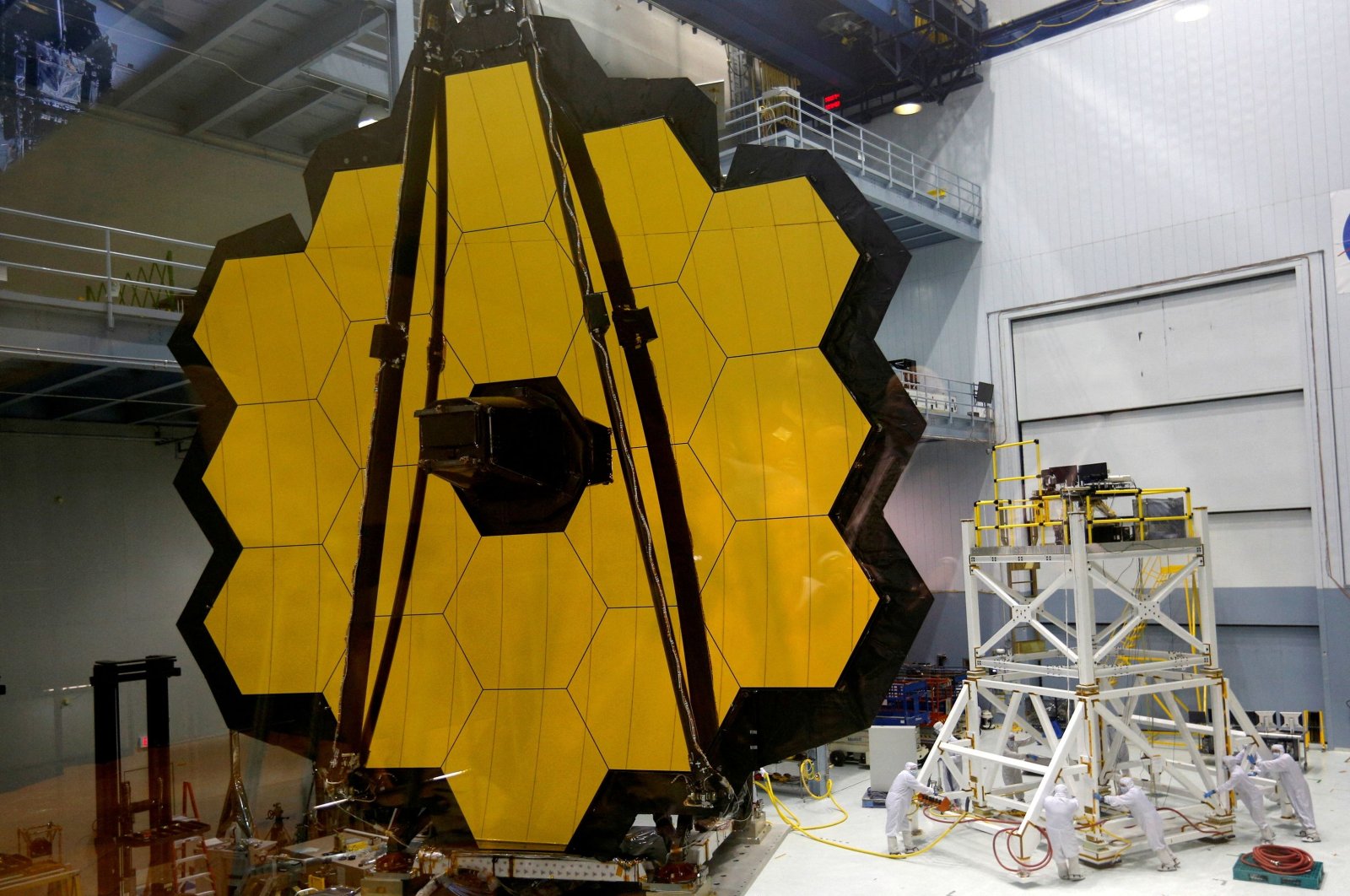 The James Webb Space Telescope Mirror is seen during a media unveiling at NASA’s Goddard Space Flight Center at Greenbelt, Maryland, U.S., Nov. 2,  2016. (Reuters Photo)