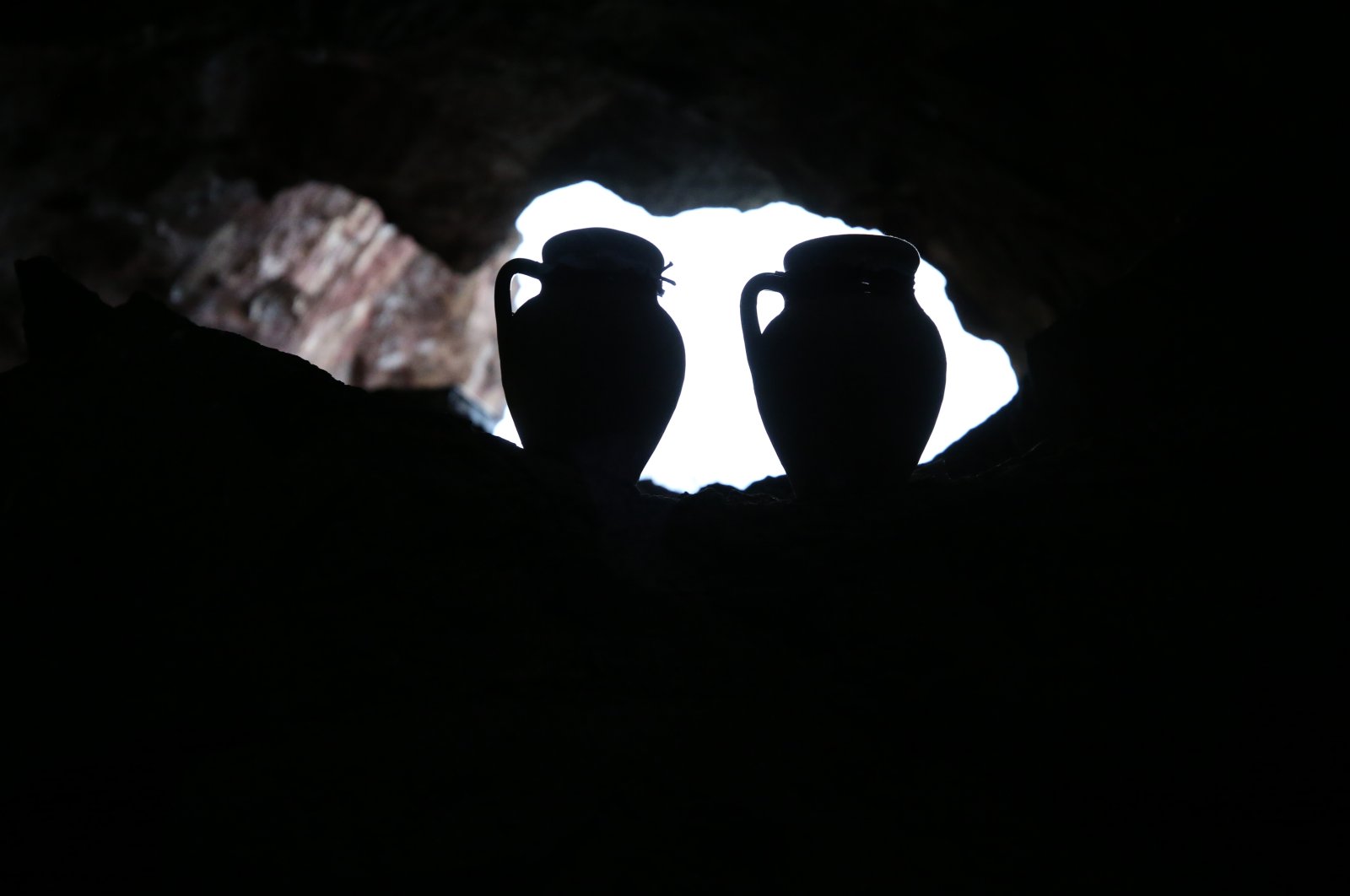 Keju Turki yang terkenal matang selama 6 bulan jauh di dalam gua