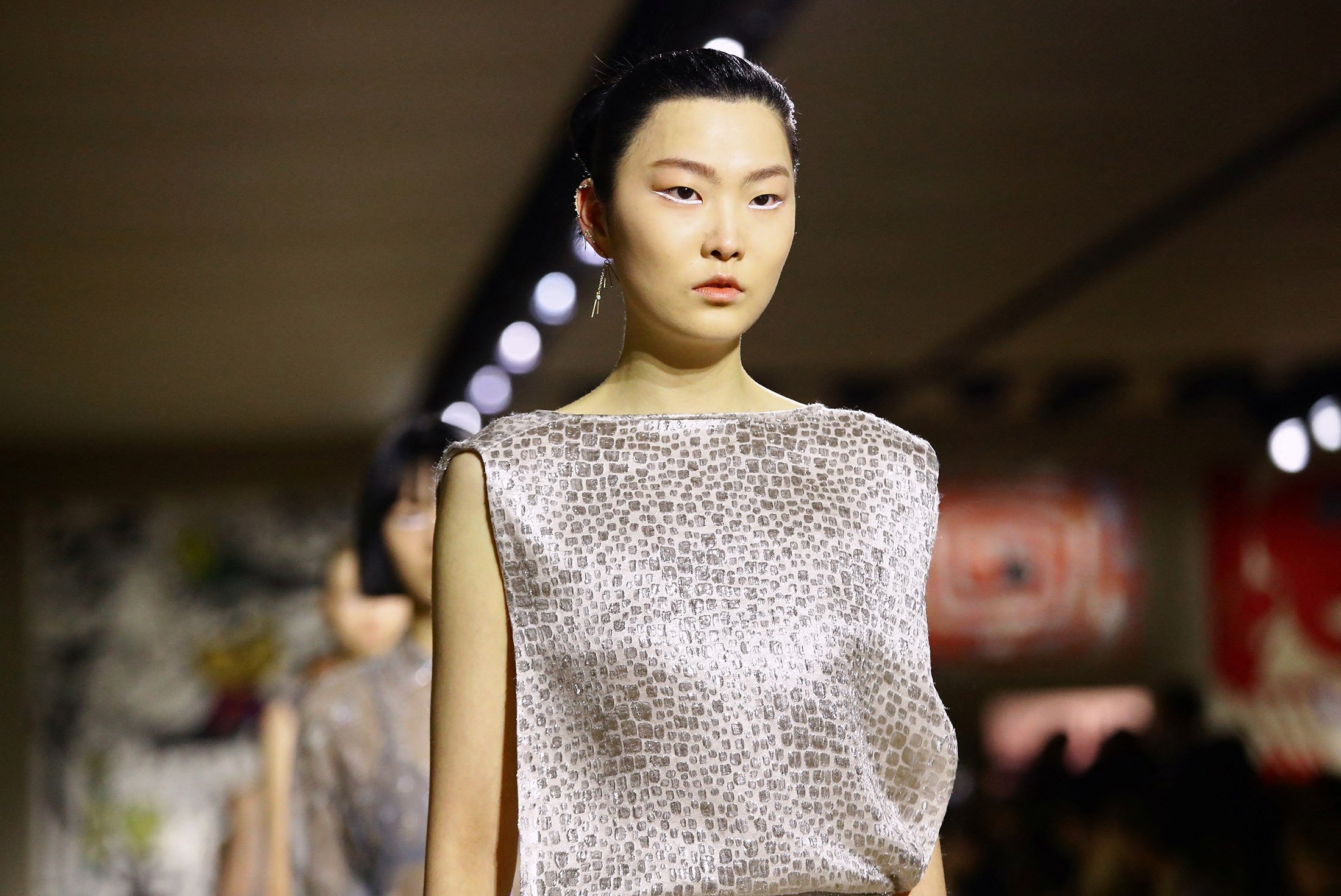 Dior's glittering craftmanship showcased on Paris runway | Daily Sabah