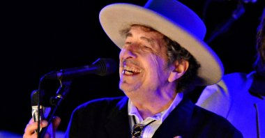 U.S. musician Bob Dylan performs on the second day of The Hop Festival in Paddock Wood, Kent, Britain, June 30, 2012. (Reuters Photo)