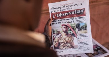 A man buys a newspaper featuring a picture of Paul Henri Sandaogo Damiba, the leader of the mutiny and the Patriotic Movement for the Protection and the Restauration (MPSR), in Ouagadougou, Burkina Faso, Jan. 25, 2022. (AFP Photo)