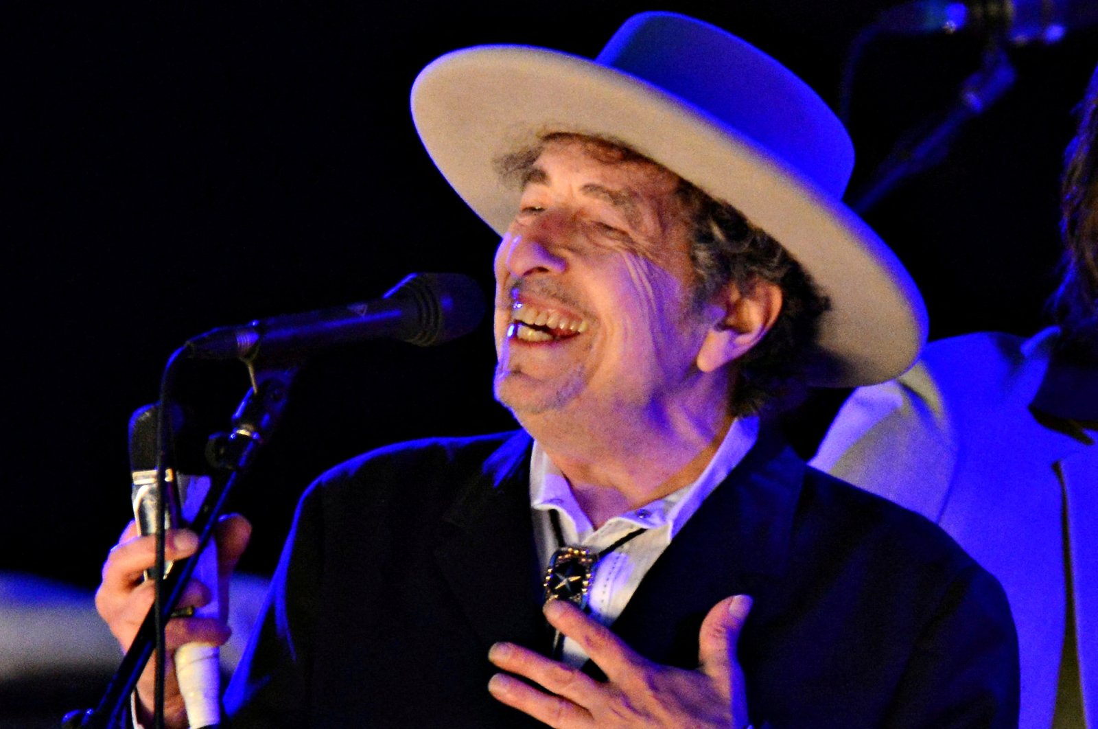 U.S. musician Bob Dylan performs on the second day of The Hop Festival in Paddock Wood, Kent, Britain, June 30, 2012. (Reuters Photo)