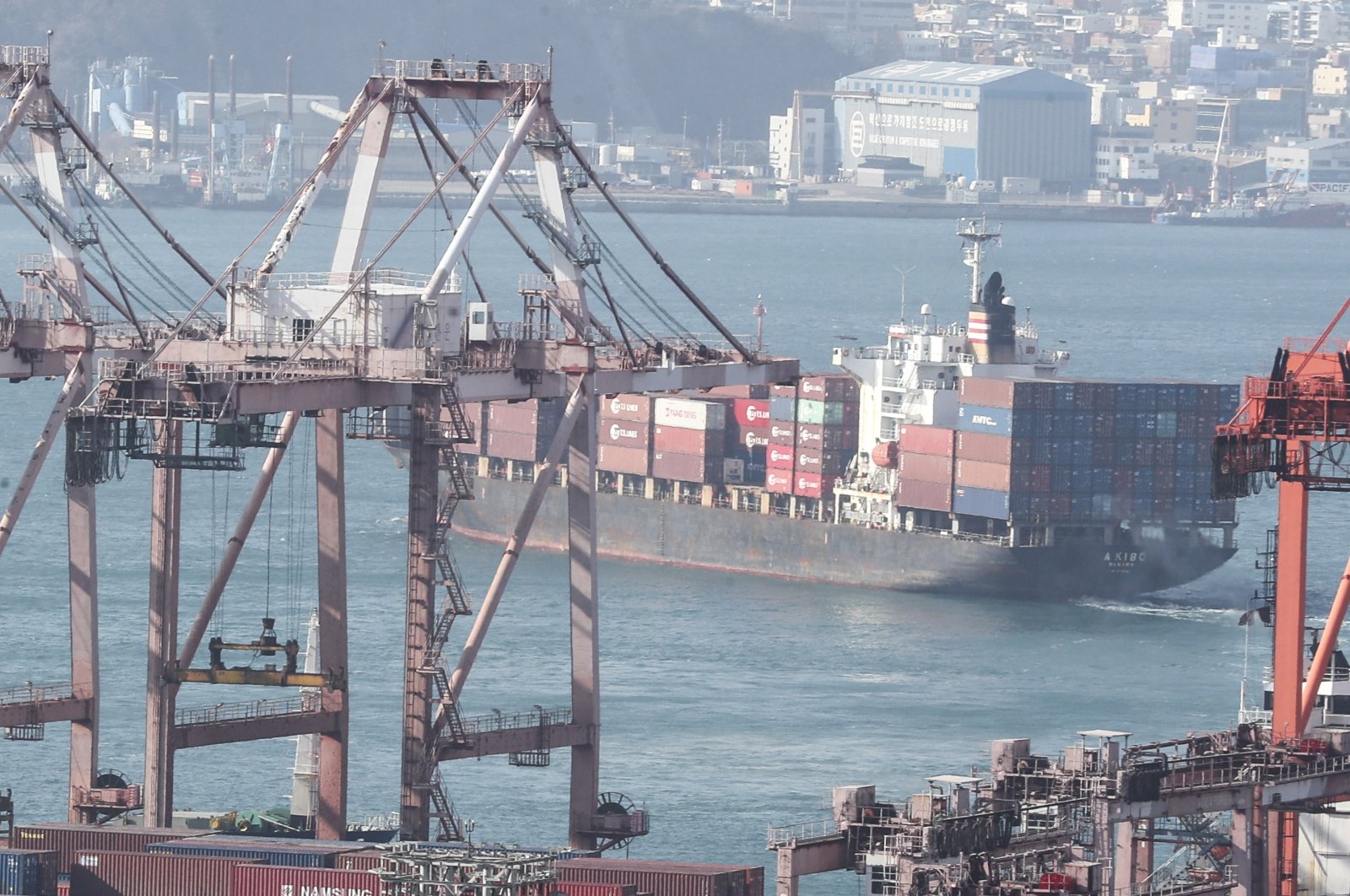 A ship full of containers departs South Korea&#039;s largest port city of Busan, South Korea, Jan. 11, 2022. (EPA Photo)