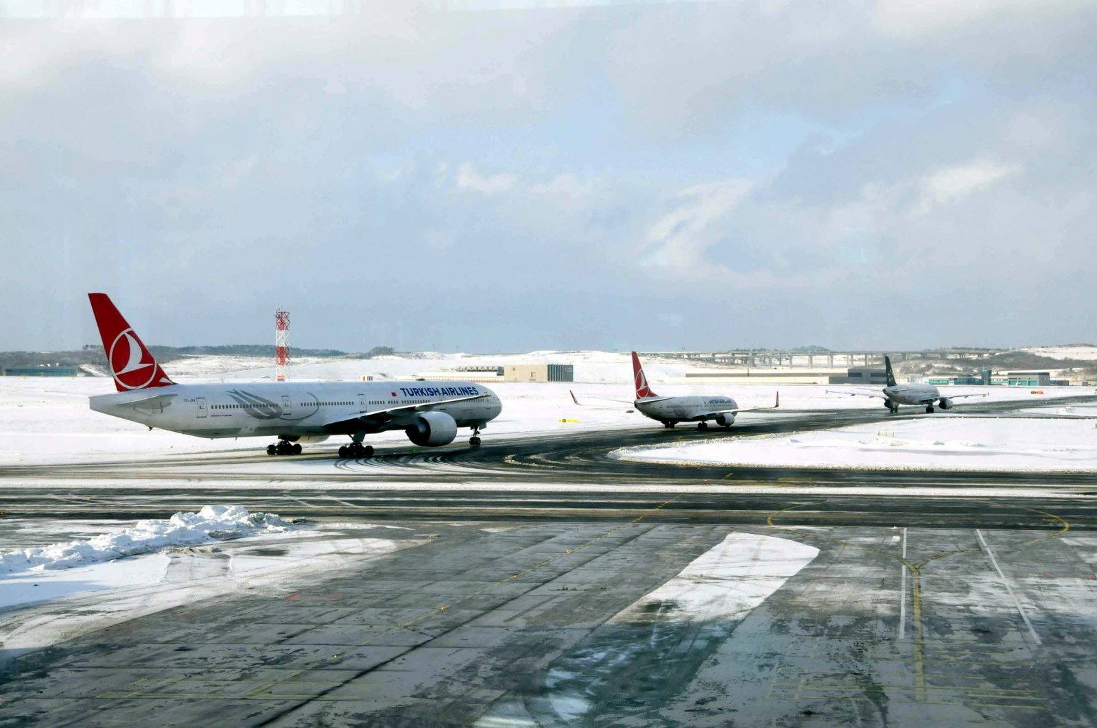 Turkish Airlines planes are seen at Istanbul Airport, Jan. 24, 2022. (DHA Photo)