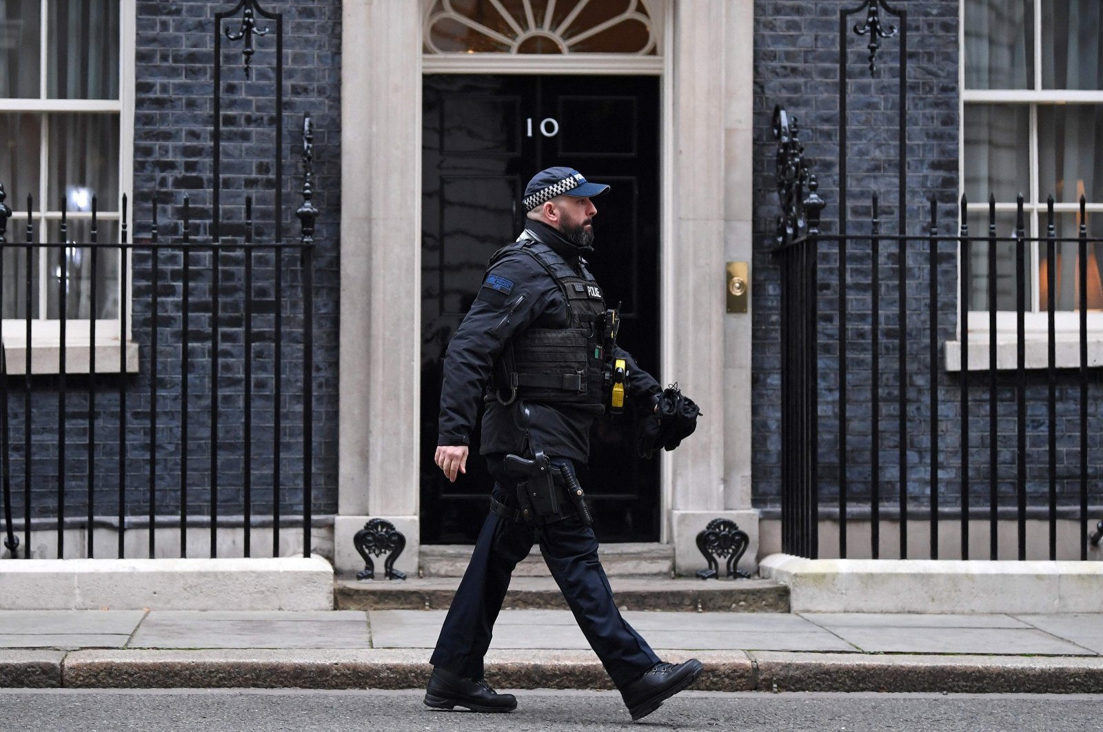 A police officer walks past the door to 10 Downing Street, the official residence of Britain&#039;s Prime Minister, in London, Britain, Jan. 25, 2022. (AFP Photo)