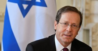 Israeli President Isaac Herzog speaks as he meets with British Prime Minister Boris Johnson (not seen) in London, Britain, Nov. 23, 2021. (Reuters File Photo)