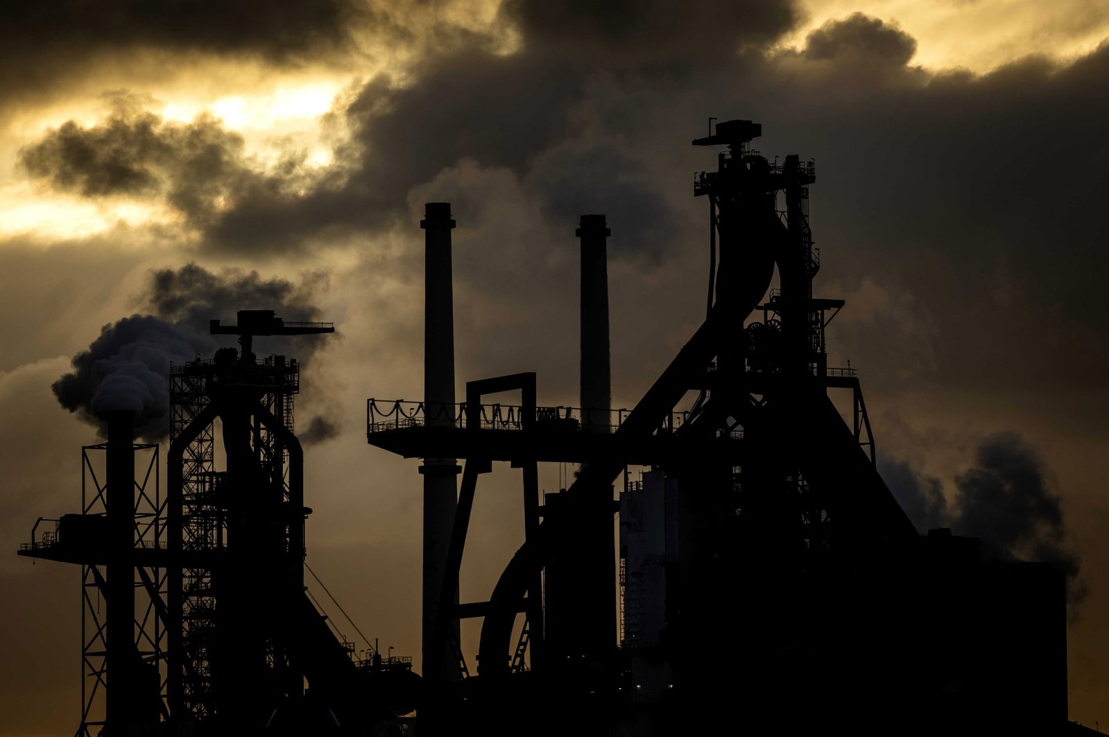 The blast furnaces of a steel factory are seen in Wijk aan Zee, the Netherlands, Jan. 21, 2022. (EPA Photo)
