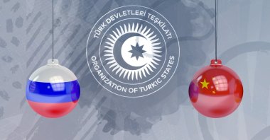 Illustration by Büşra Öztürk shows the logo of the Organization of Turkic States between the flags of Russia and China, in a symbolic reference to the Turkic nations' being stuck between the two powers' agendas in Central Asia.
