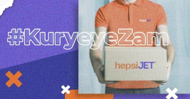This image shared by HepsiJET employees on Twitter show a worker holding a box with the #KuryeyeZam (Raise to Carrier) hashtag over it (Photo taken from Twitter / hepsijetcalisan)