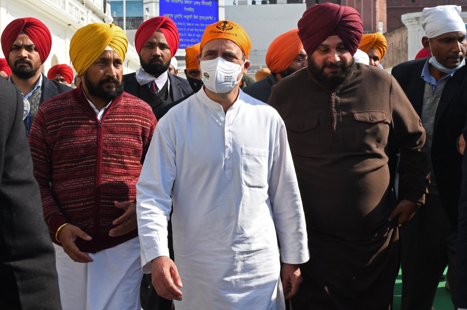 India&#039;s opposition Congress party leaders Rahul Gandhi (C), Navjot Singh Sidhu (2R) and Punjab&#039;s state chief minister Charanjit Singh Channi (2L) walk during their visit at the Golden Temple ahead of state assembly elections in Amritsar, India, Jan. 27, 2022. (AFP Photo)