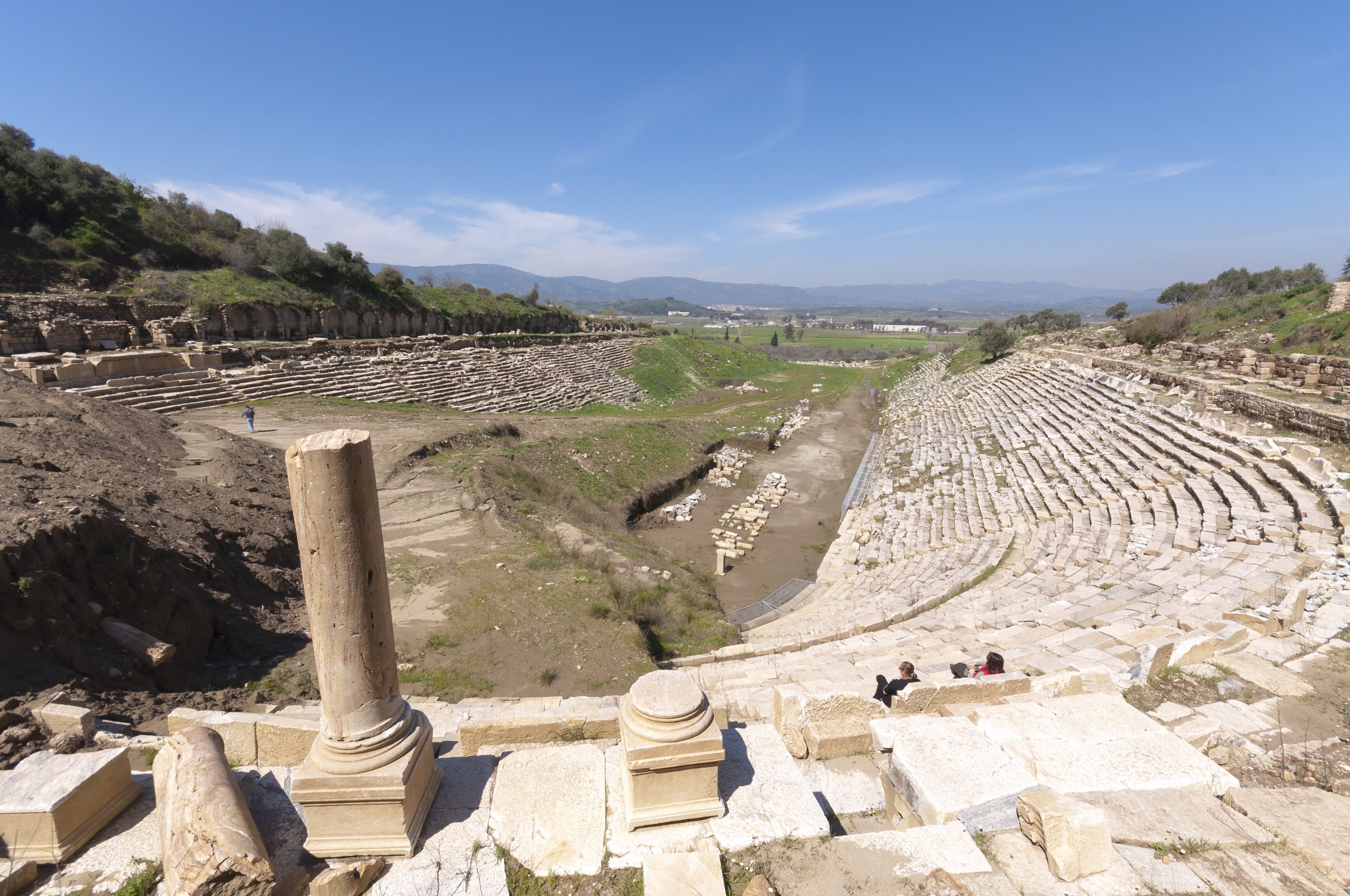Pemandangan dari stadion kota kuno Magnesia, Aydın, Turki barat.  (Shutterstock) 