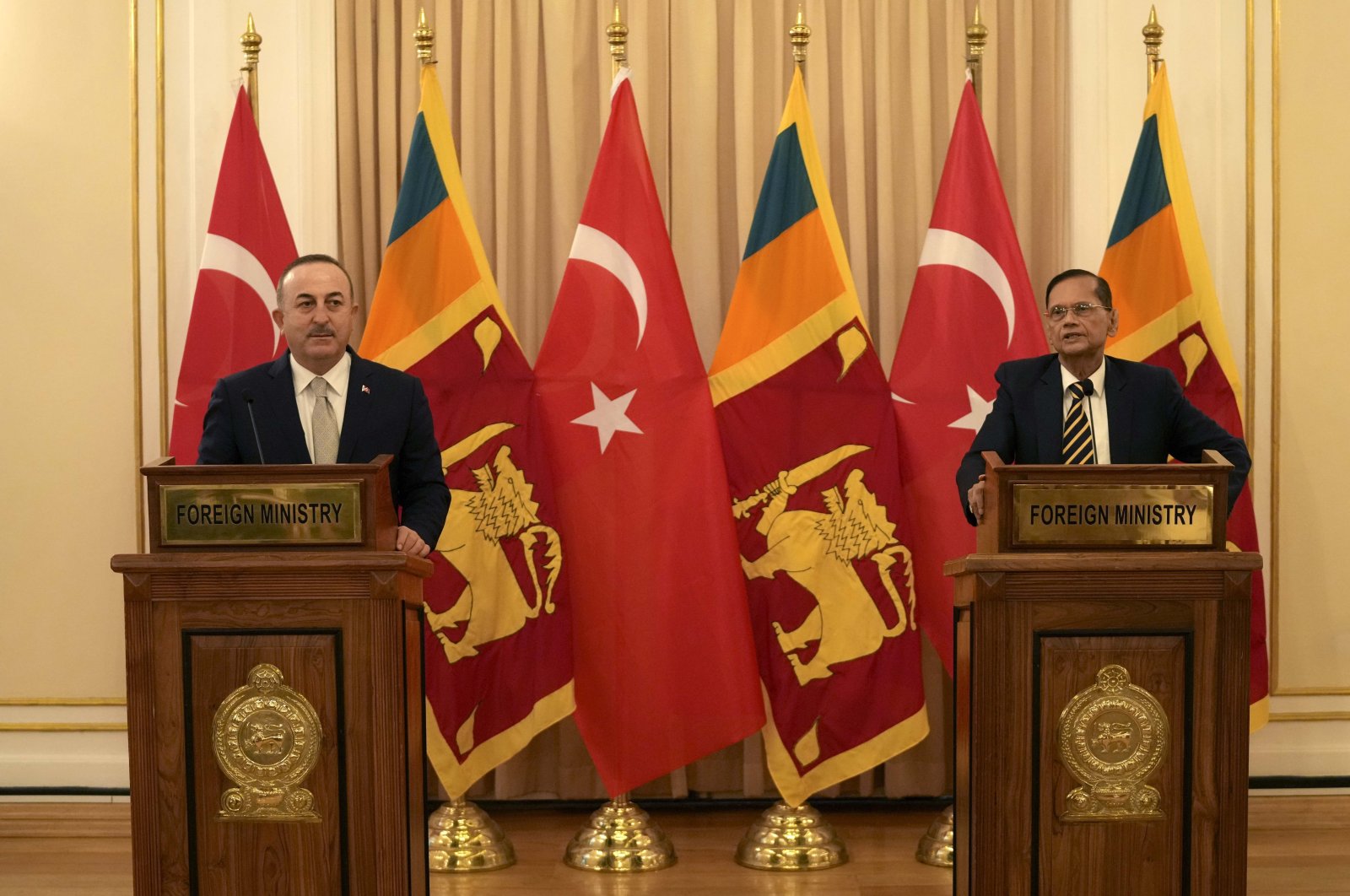 Foreign Minister Mevlüt Çavuşoğlu (L) addresses media as his Sri Lankan counterpart Gamini Lakshman Peiris watches in Colombo, Sri Lanka, Jan. 28, 2022. (AP Photo)