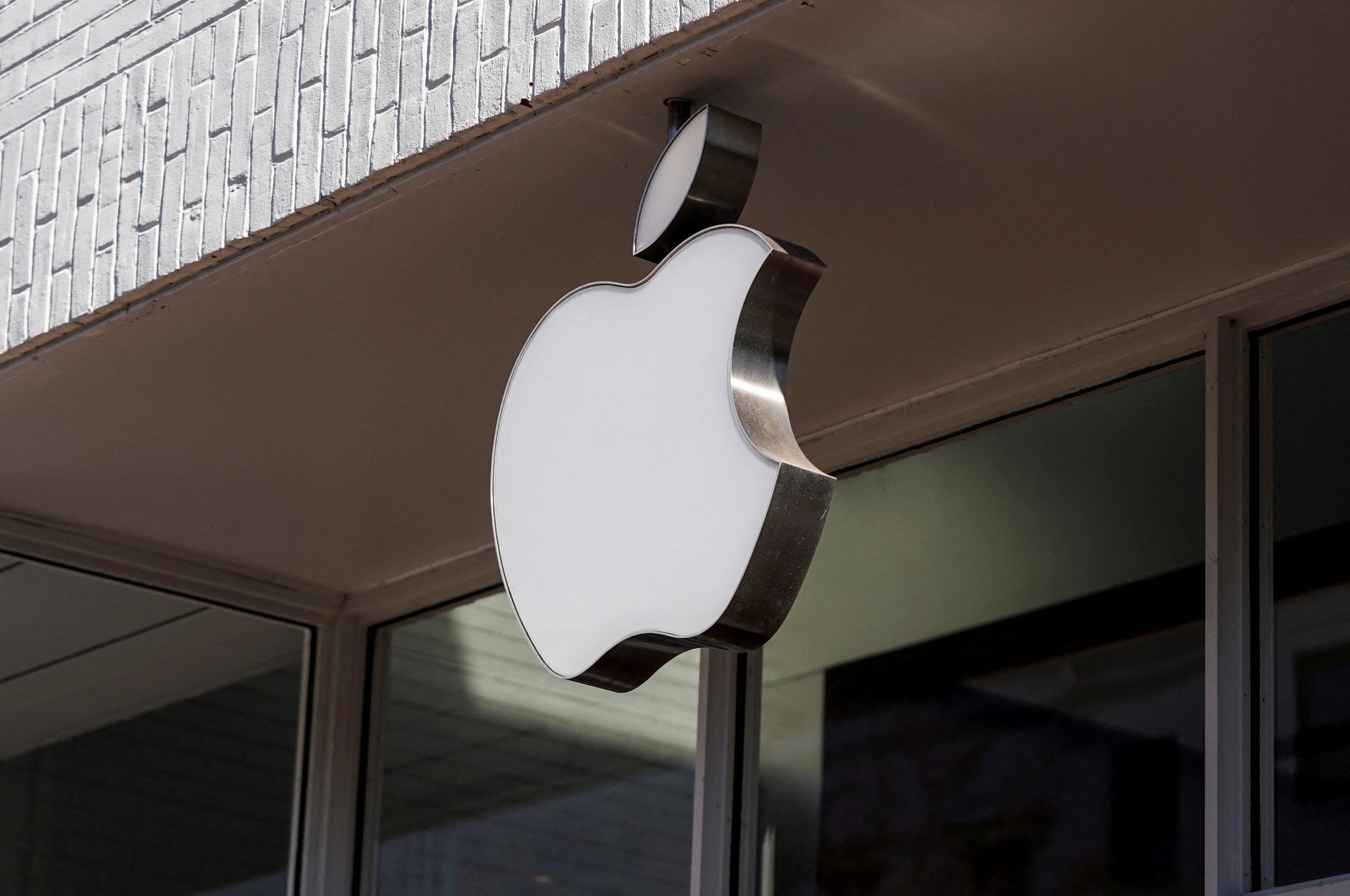 Logo of an Apple store is seen as Apple Inc. reports fourth-quarter earnings in Washington, U.S., Jan. 27, 2022. (REUTERS Photo)