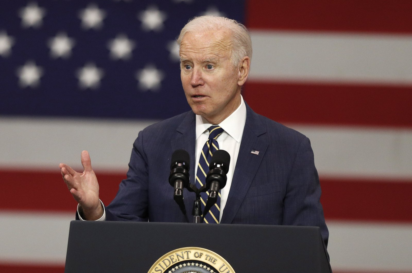 U.S. President Joe Biden delivers remarks on strengthening supply chains during his visit to Carnegie Mellon University at Mill 19 in Pittsburgh, Pennsylvania, U.S., Jan. 28, 2022.  (EPA Photo)