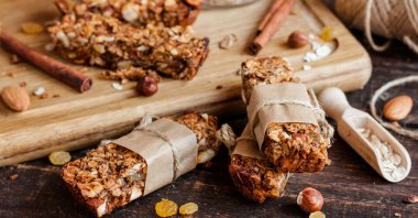 Homemade granola bars. (Shutterstock Photo)