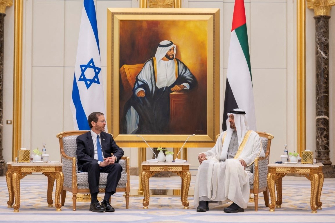 Israeli President Isaac Herzog meets with Abu Dhabi&#039;s Crown Prince Sheikh Mohammed bin Zayed Al Nahyan in Abu Dhabi, United Arab Emirates, Jan. 30, 2022. (Reuters Photo)