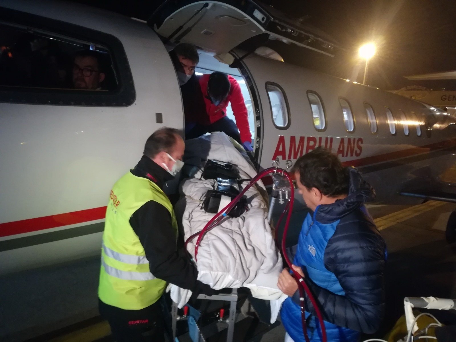 Dilara Şahin carried from air ambulance, at Atatürk Airport, in Istanbul, Turkey, Jan. 31, 2022. (PHOTO BY CEVDET ÖZDEMİR) 
