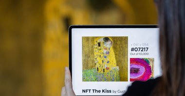 An original digital snippet of the famous artwork "The Kiss" will cost around 1,850 euros. (dpa Photo)