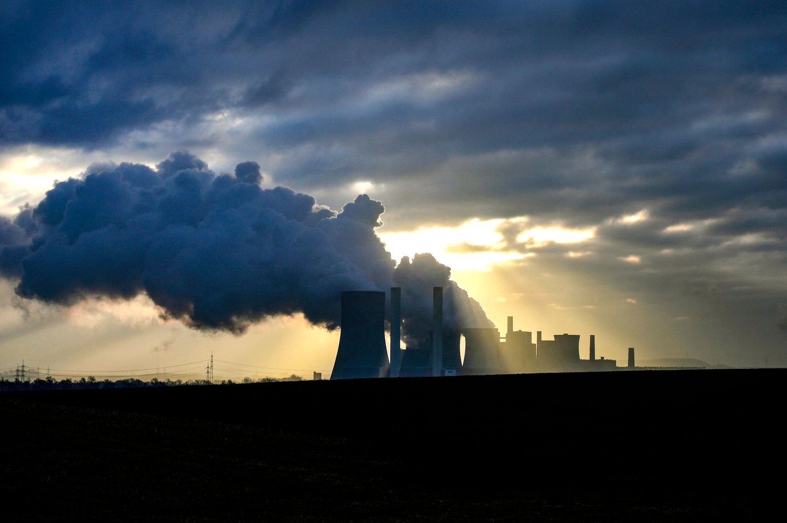 Steam rises from the cooling towers of the lignite-fired power plant of German energy giant RWE in Niederaussem, western Germany, Jan. 17, 2022. (AFP Photo)