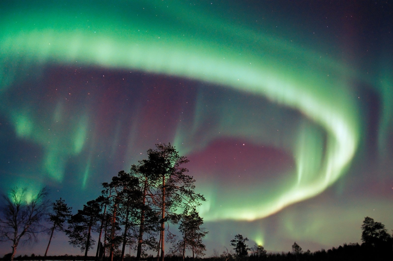 Always different, always impressive: the northern lights in Finland. (dpa Photo)