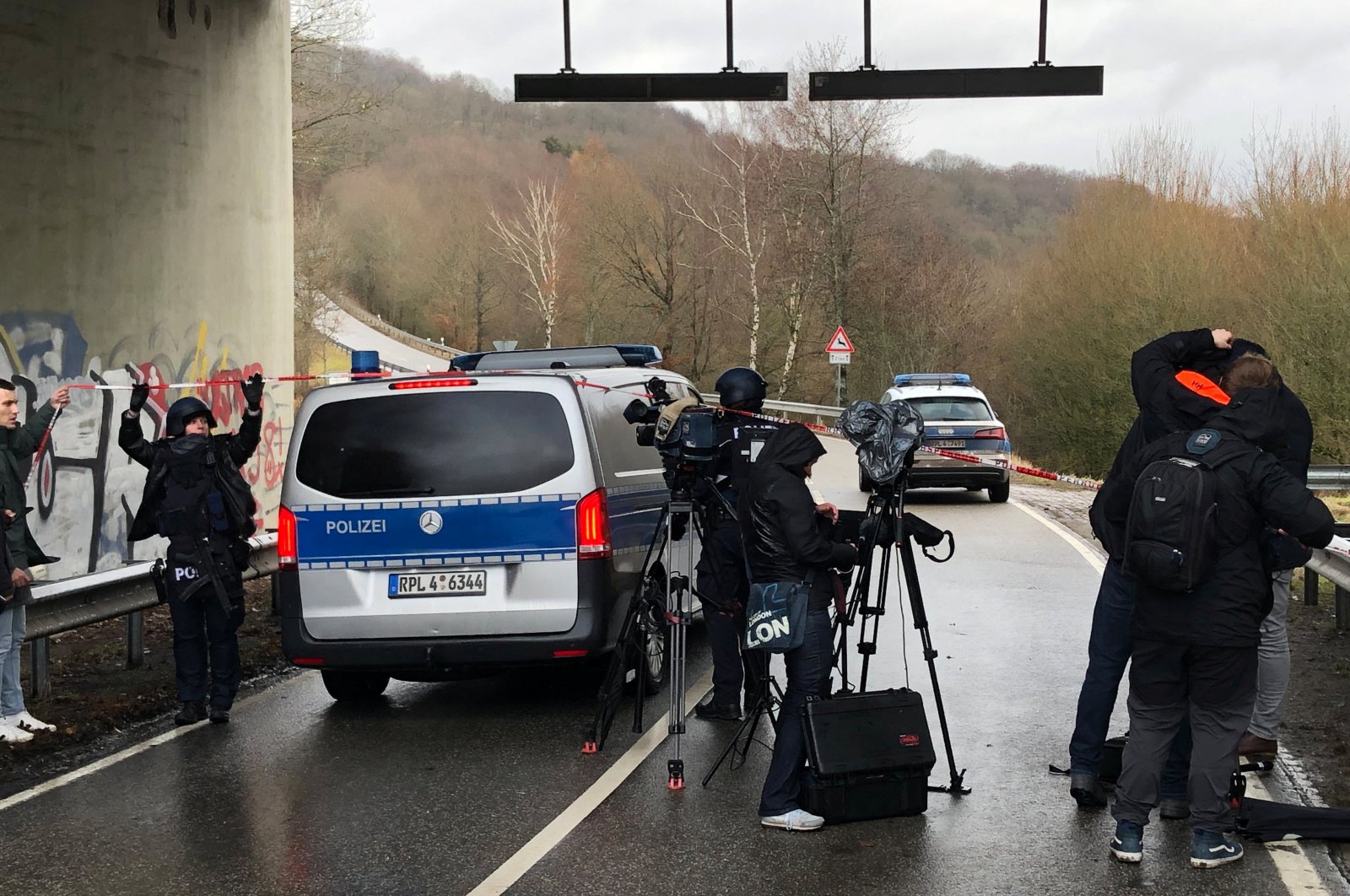 2 petugas polisi tewas dalam pemeriksaan lalu lintas di dekat kota Jerman Kusel