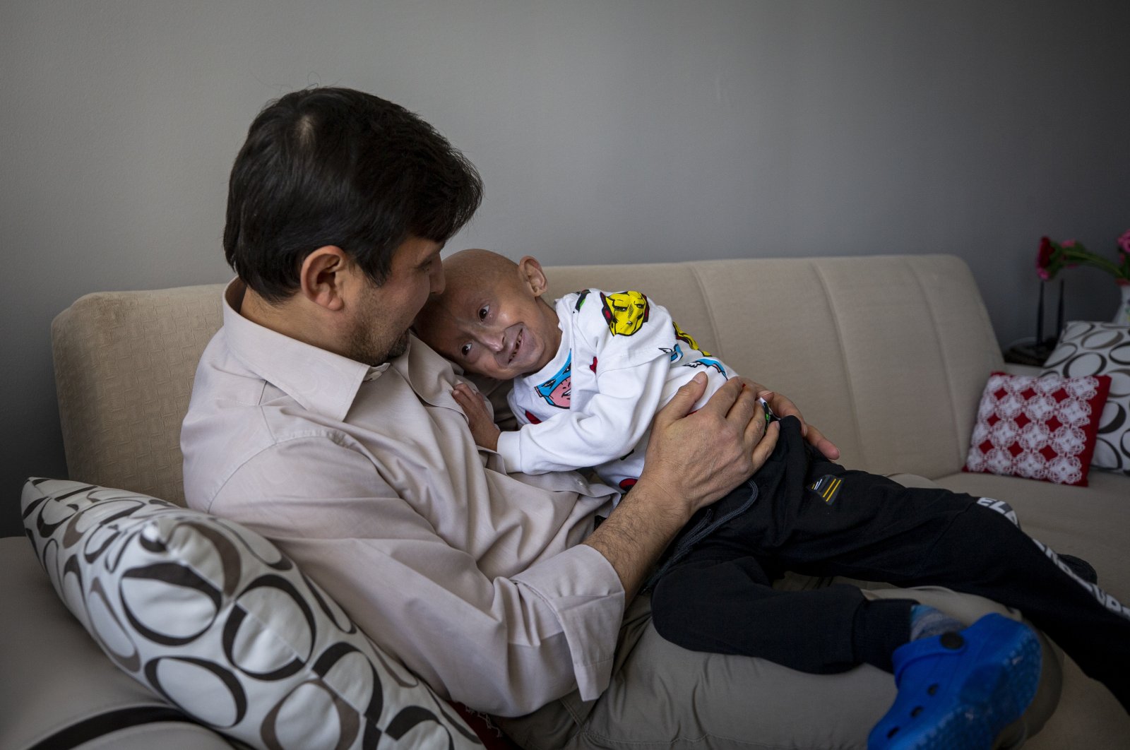 Veysel Çözvelioğlu embraces his father Mustafa Çözvelioğlu in their home, in the capital Ankara, Turkey, Jan. 31, 2022. (AA PHOTO)