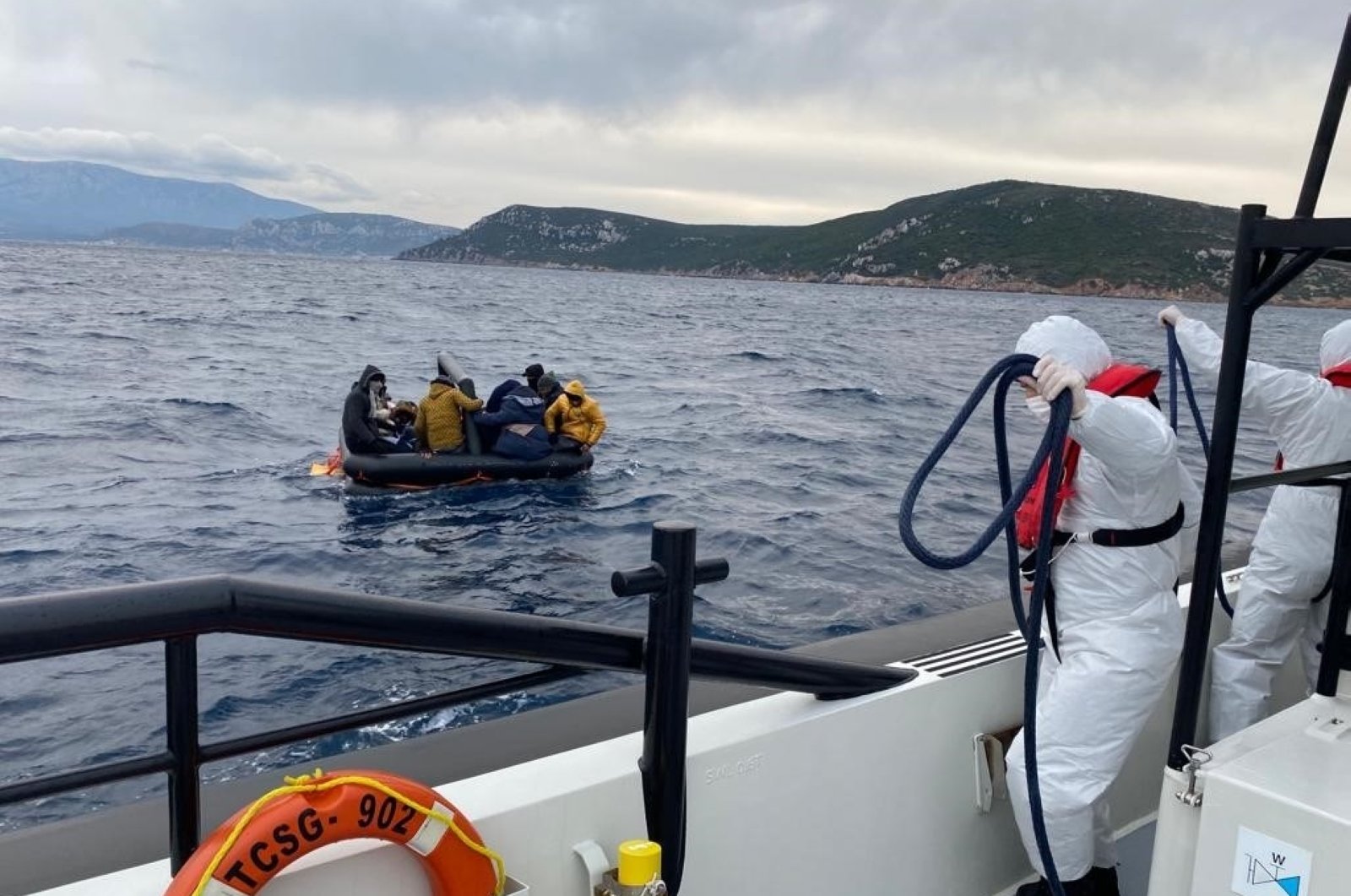 Penjaga pantai Yunani melemparkan 3 migran ke laut, 1 meninggal: Menteri