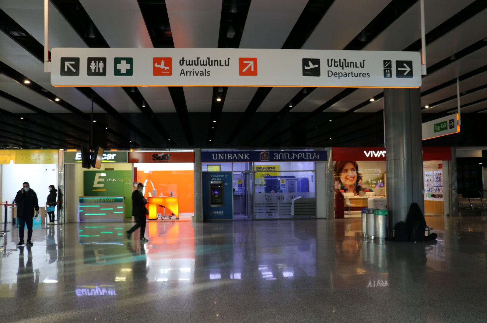 Orang-orang Armenia menyambut penerbangan Istanbul-Yerevan setelah pembicaraan normalisasi