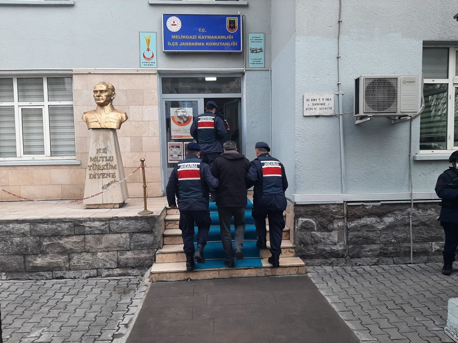 Gendarmerie officers escort a captured FETÖ suspect in Kayseri, central Turkey, Feb. 1, 2022. (İHA PHOTO)