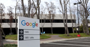 A sign is posted in front of a building on the Google campus in Mountain View, California, U.S., Jan. 31, 2022. (AFP Photo)